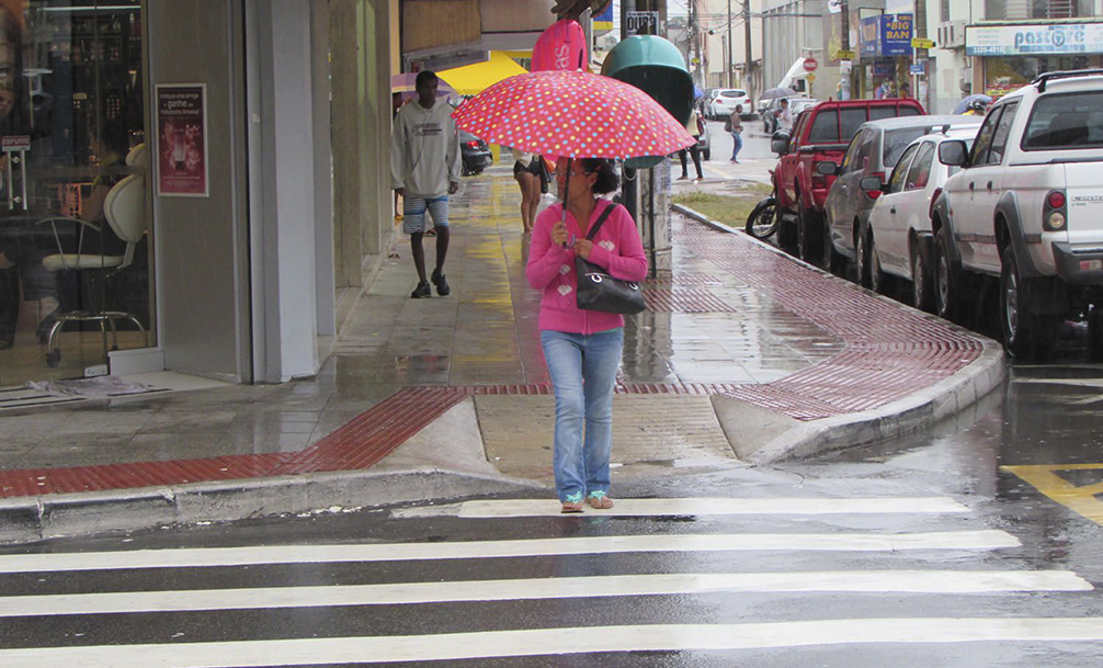 Final de semana será de chuva e frio? Veja na previsão do tempo para o ES