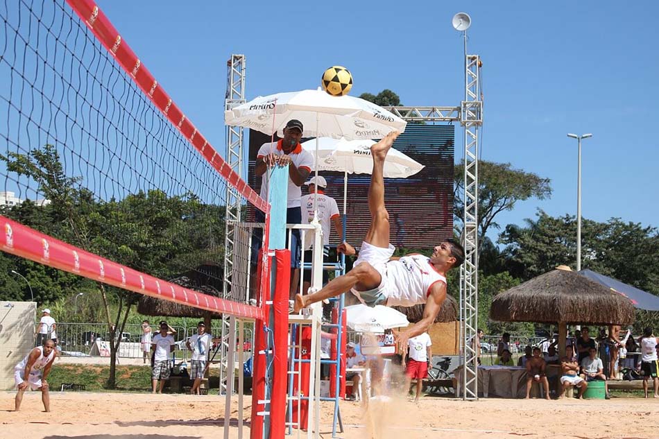 Atividades esportivas movimentam verão na praia de Itaoca, em Itapemirim »  Jornal Dia a Dia ES