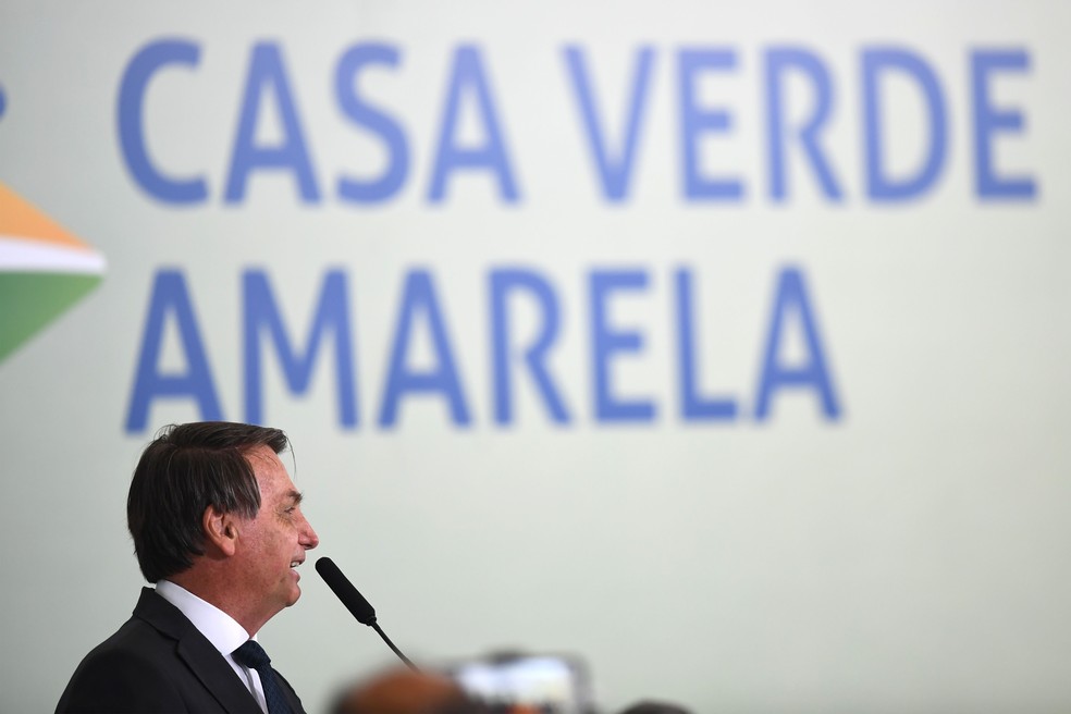 O presidente da República, Jair Bolsonaro, discursa durante o lançamento do programa Casa Verde e Amarela, no Palácio do Planalto, em Brasília - Foto: Evaristo Sa/AFP