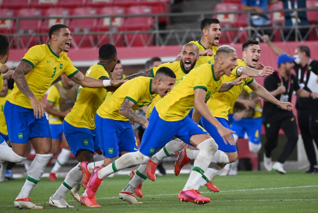 Em jogo fraco das duas equipes, Brasil bate México nos pênaltis e está na  final do futebol masculino - Folha PE