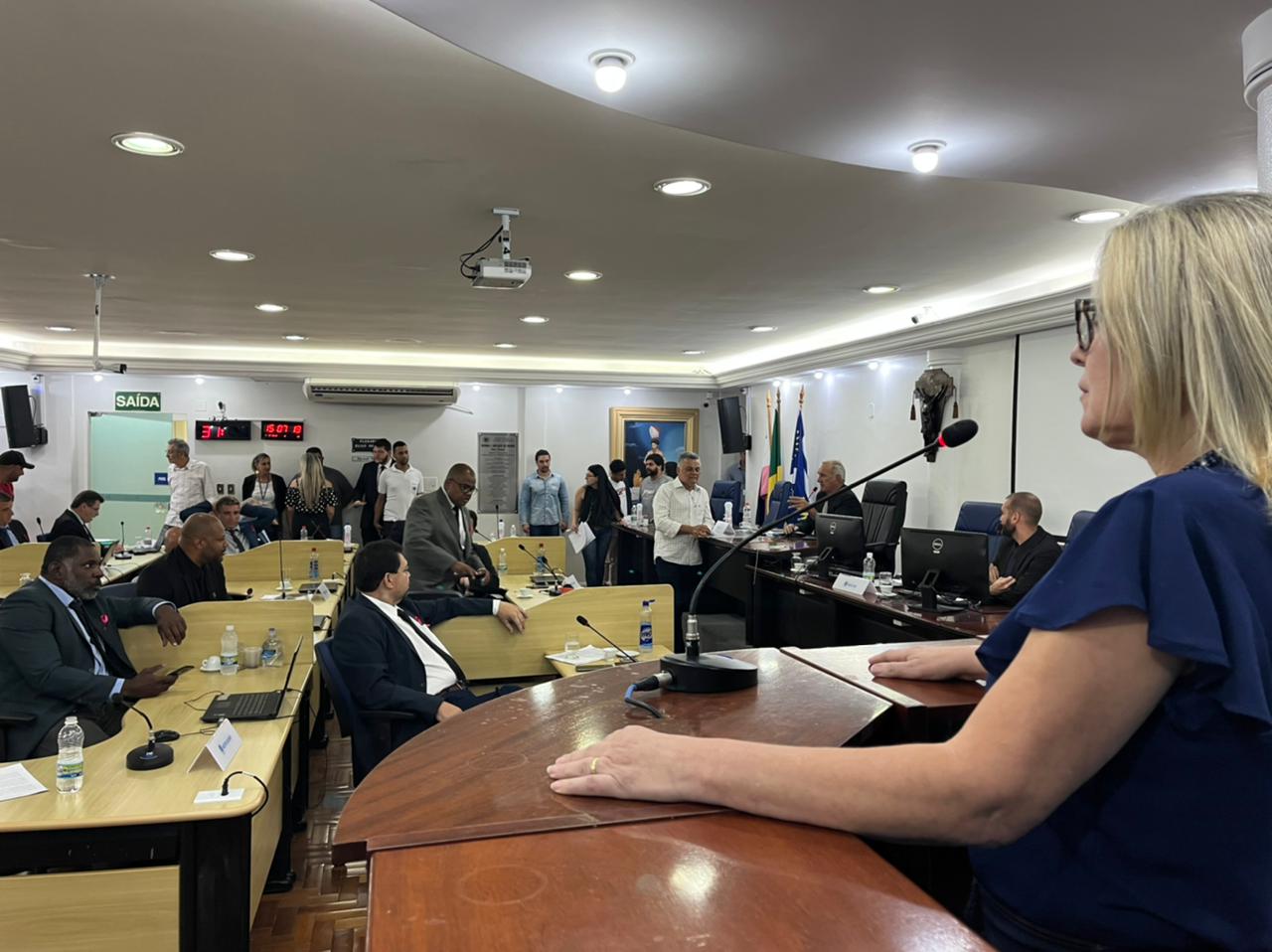 Secretária de Educação esclarece denúncia de vereador sobre uso de banheiros em escola