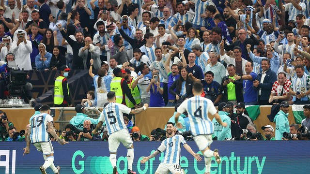 Messi comemora o terceiro gol da Argentina na final da Copa do Mundo contra França