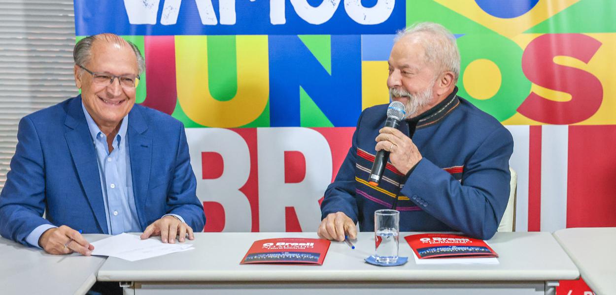 www.brasil247.com - Lula e Alckmin recebem jornalistas durante reunião com a equipe da campanha, em São Paulo. 19.08.2022