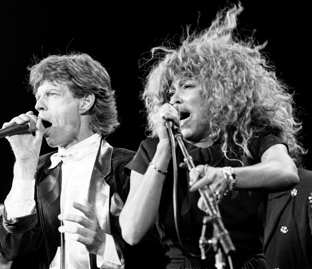 Mick Jagger e Tina Turner se apresentam no Rock and Roll Hall of Fame, em Nova York, em janeiro de 1989  - Foto: REUTERS/Stringer/Arquivo