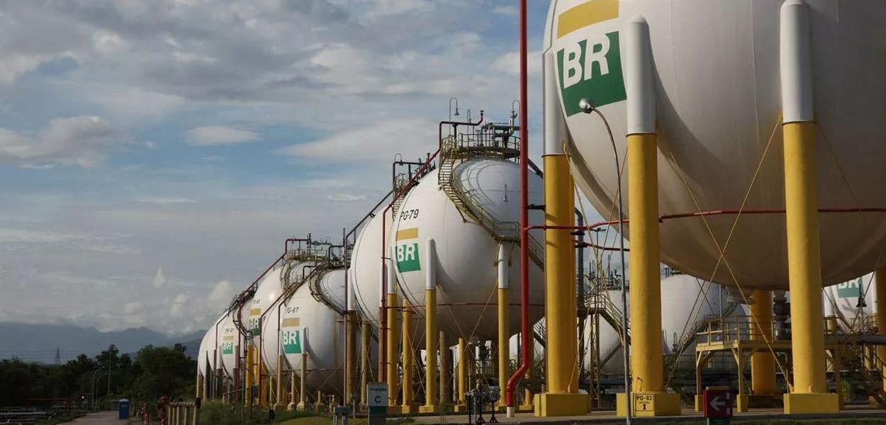 www.brasil247.com - Esferas de armazenamento de GLP da Petrobrás