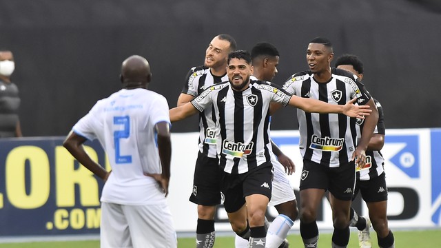 Daniel Borges comemora o segundo gol do Botafogo