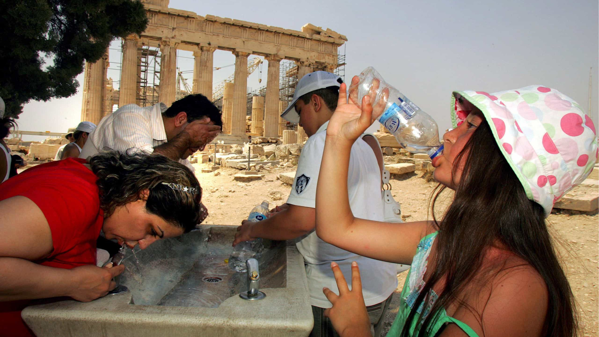 Grécia enfrenta onda de calor com temperaturas que podem atingir 45 graus