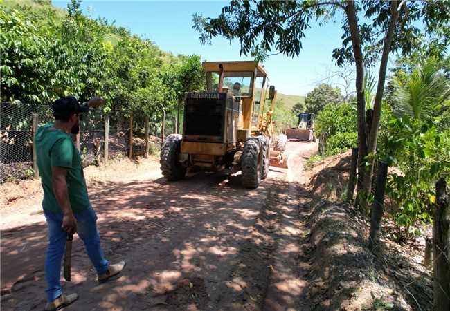 Intervenção em vias no interior de Itapemirim