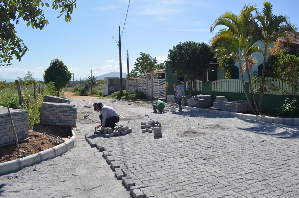 Em Ubu as obras seguem em andamento na rua 17.