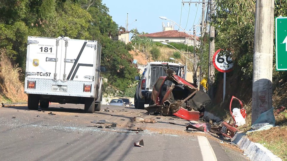 Adolescente de 17 anos morreu após bater carro em poste em Guarapari, ES. - Foto: Reprodução/TV Gazeta