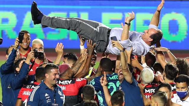 Rogerio Ceni é celebrado no Morumbi