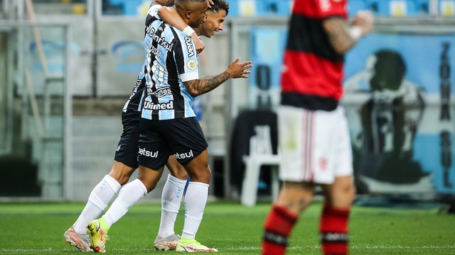 Ferreirinha, do Grêmio, comemora gol contra o Flamengo