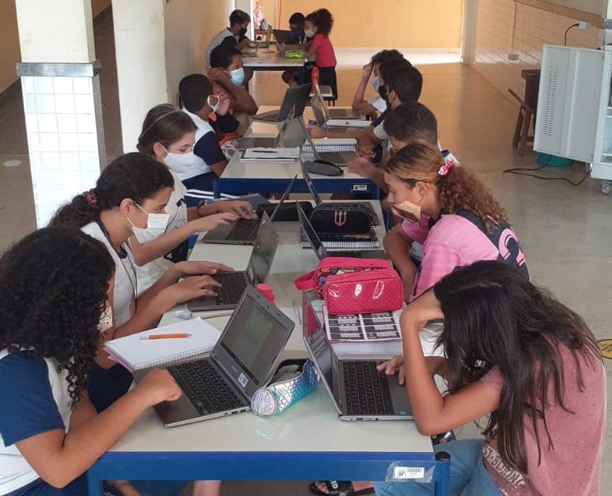 Escolas têm autonimia para comprar equipamentos e serviços. 
