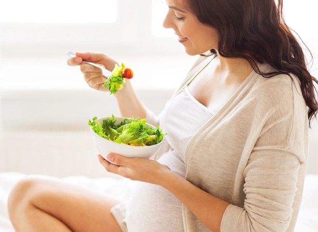 CF301-GRAVIDEZ-ALIMENTACAO-SALADA--864397534 (Foto: Getty Images)