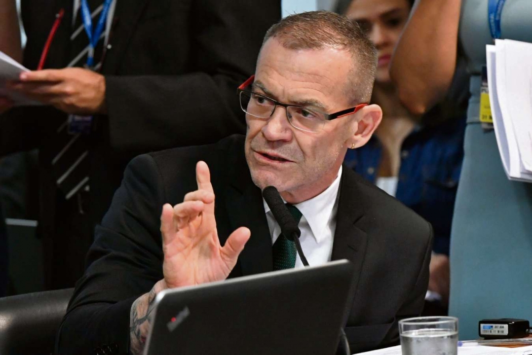Senador Fabiano Contarato: um ex-delegado no pé de Bolsonaro e de Moro | A  Gazeta