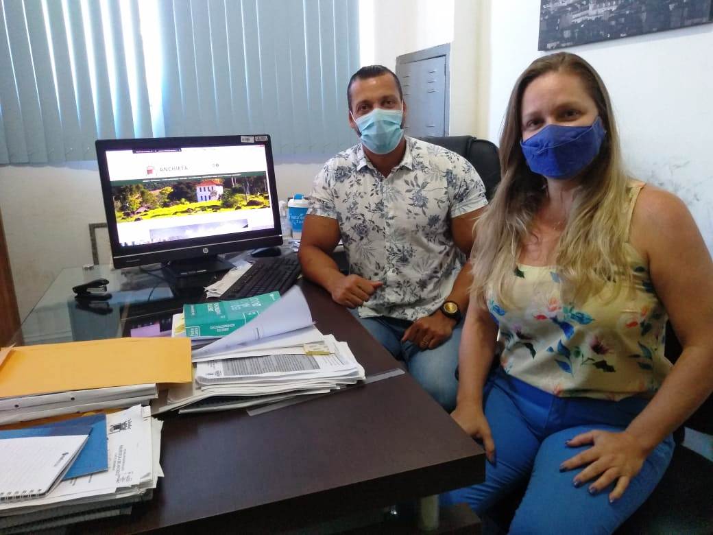 O controlador, Luiz e sub-controladora, Manoela Pompermayer, coordenam os trabalhos dos sistema junto aos demais órgãos municipais.