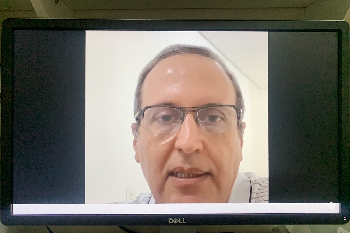 Tela de computador exibe imagem do médico Tarcísio Zovico