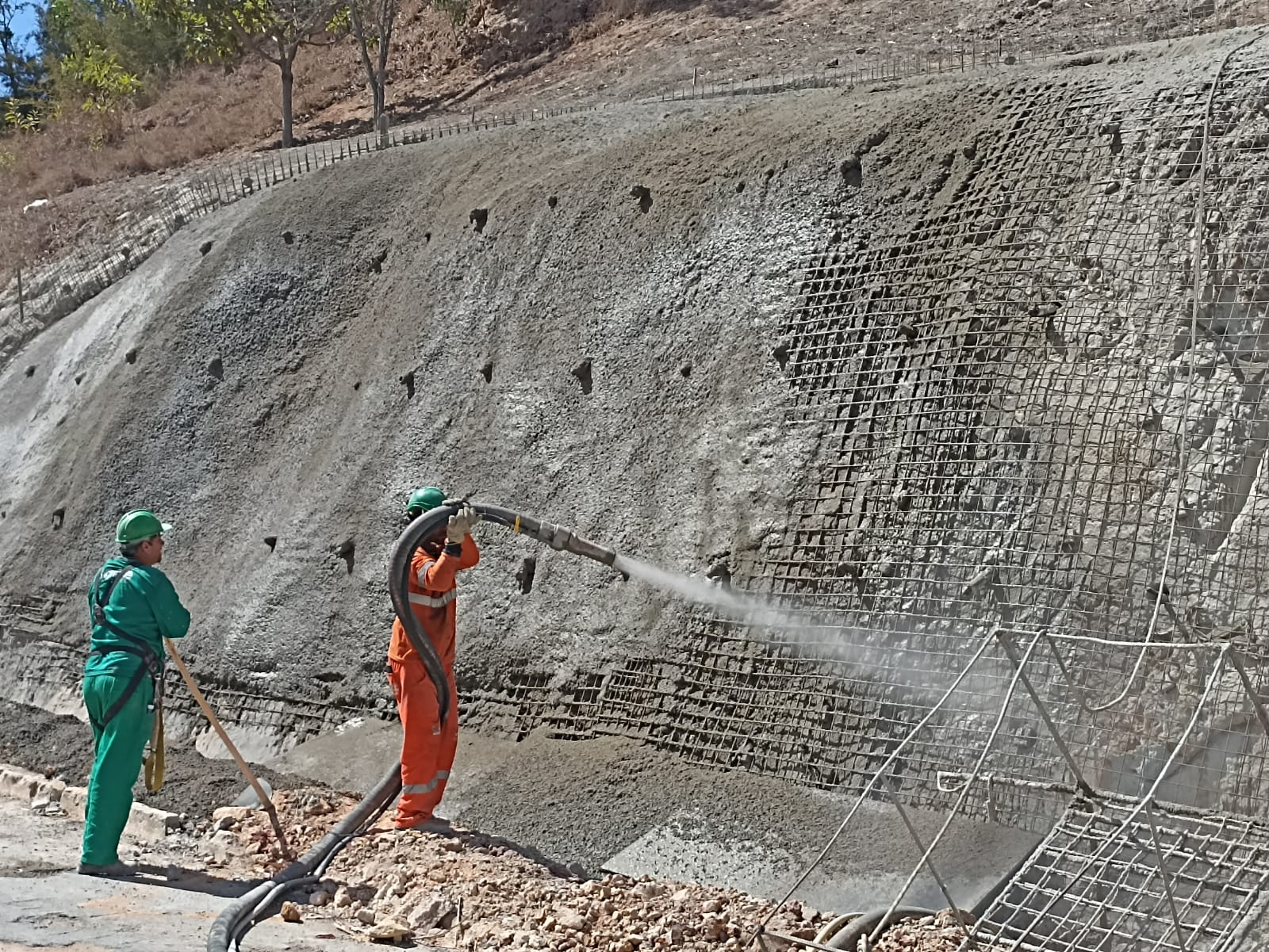 Imagem da notícia: Prefeitura realiza obras de contenção em muros no Centro