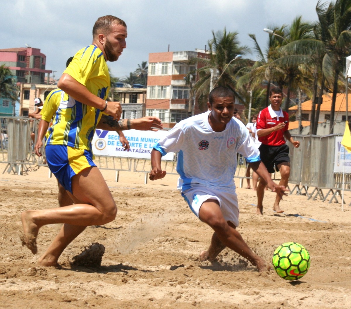 Seleção capixaba de futebol de areia vence Marataízes no "Encontro de  Campeões" | futebol de areia | ge