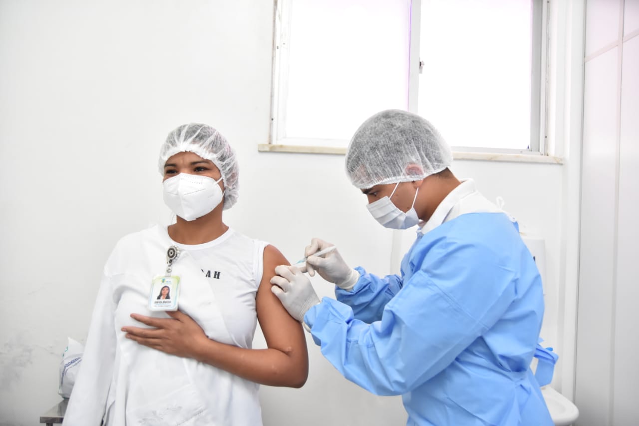 Portal Governo do Amapá - Mais de 160 profissionais de saúde foram  imunizados contra covid-19 no Hospital de Clínicas