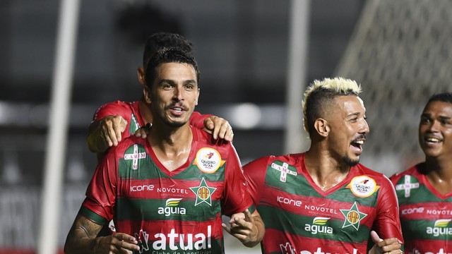 Dilsinho comemora gol em Vasco x Portuguesa