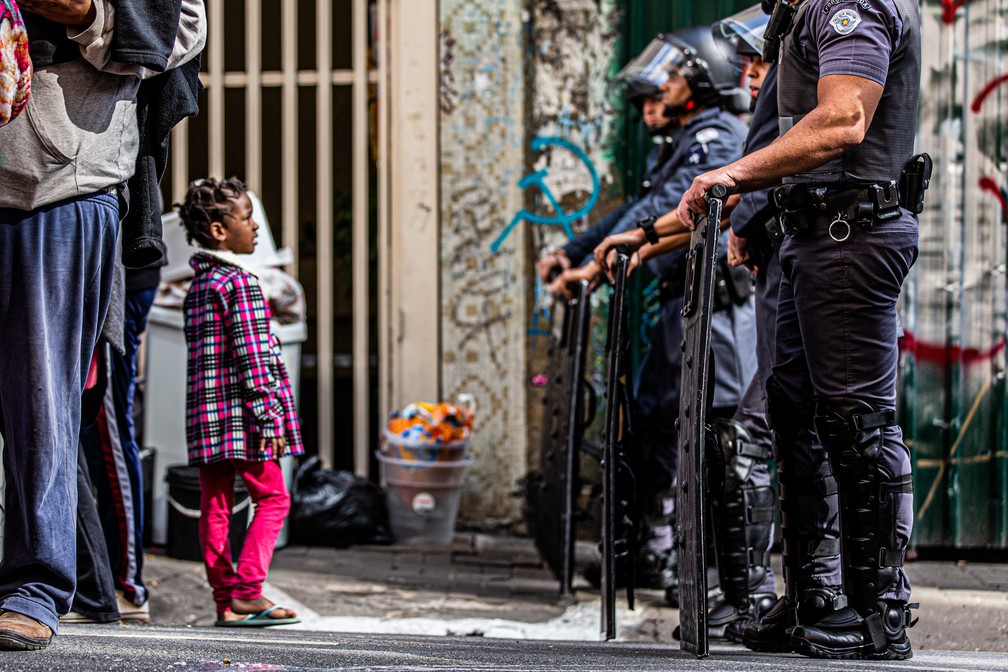 Polícia Militar cumpre reintegração de posse em um hotel na Rua Augusta, região central de São Paulo. - Foto: VAN CAMPOS/FOTOARENA/FOTOARENA/ESTADÃO CONTEÚDO