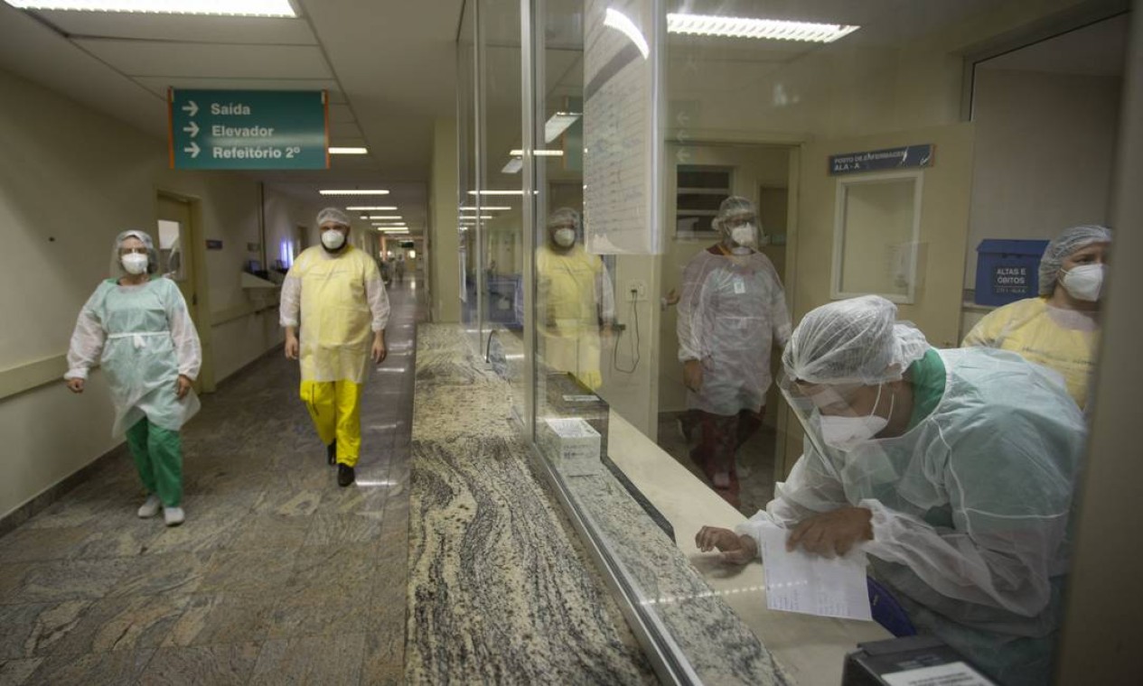 Equipe médica do hospital municipal Ronaldo Gazolla relata casos de não vacinados profundamente arrependidos Foto: Marcia Foletto / Agência O Globo