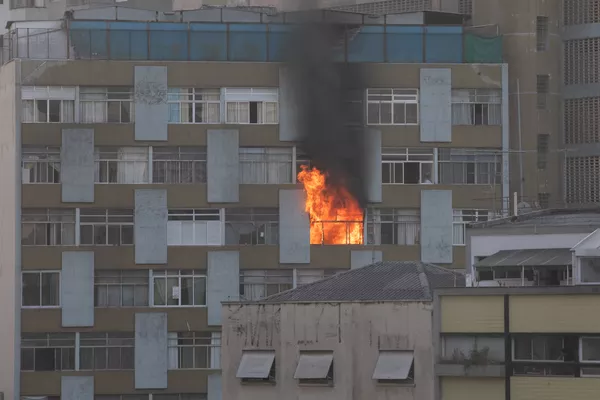 Incêndio atinge apartamento no Centro de São Paulo | São Paulo | G1