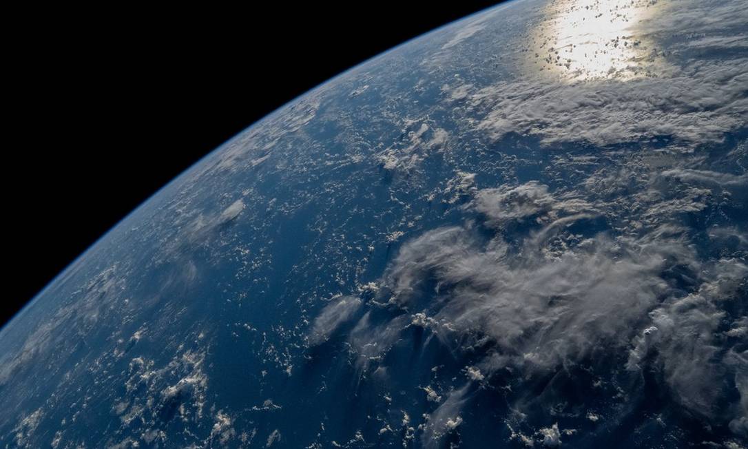 Depois do terceiro dia orbitando a terra, onde alcançou uma velocidade de 27 mil km/h, a nave preparou o retorno. Foto: Inspiration4