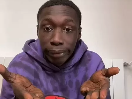 Jovem senegalês bate 80 mi de seguidores no Tiktok com sátiras de tutoriais  - 02/07/2021 - UOL TILT