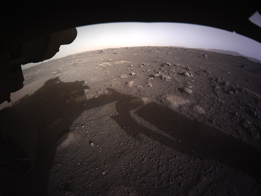Perseverance envia primeira imagem colorida de Marte um dia após pouso difícil. - Foto: NASA/JPL-Caltech