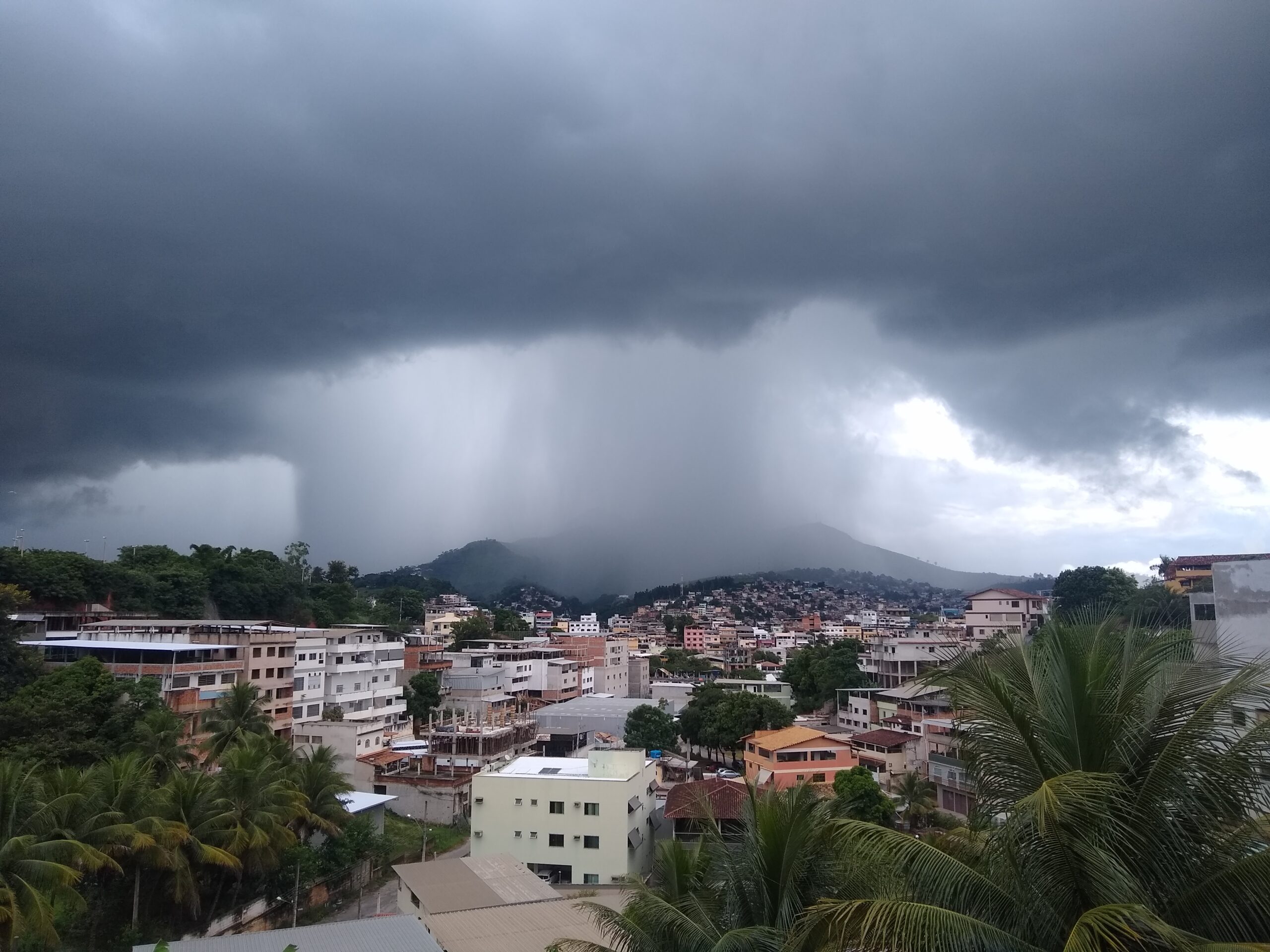 Domingo de tempo fechado e chuva em Cachoeiro de Itapemirim | A Gazeta