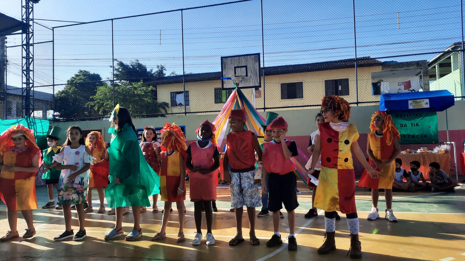 Alunos apresentaram danças e teatro.