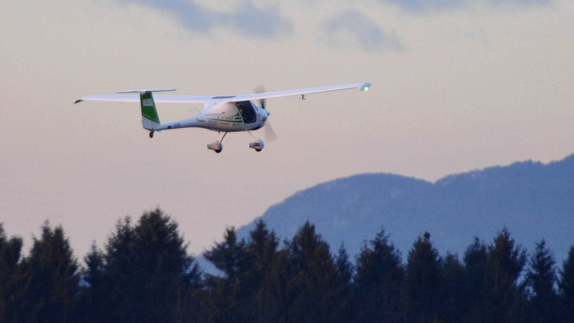 Mau tempo interrompe buscas por avião com 3 brasileiros que desapareceu na Argentina