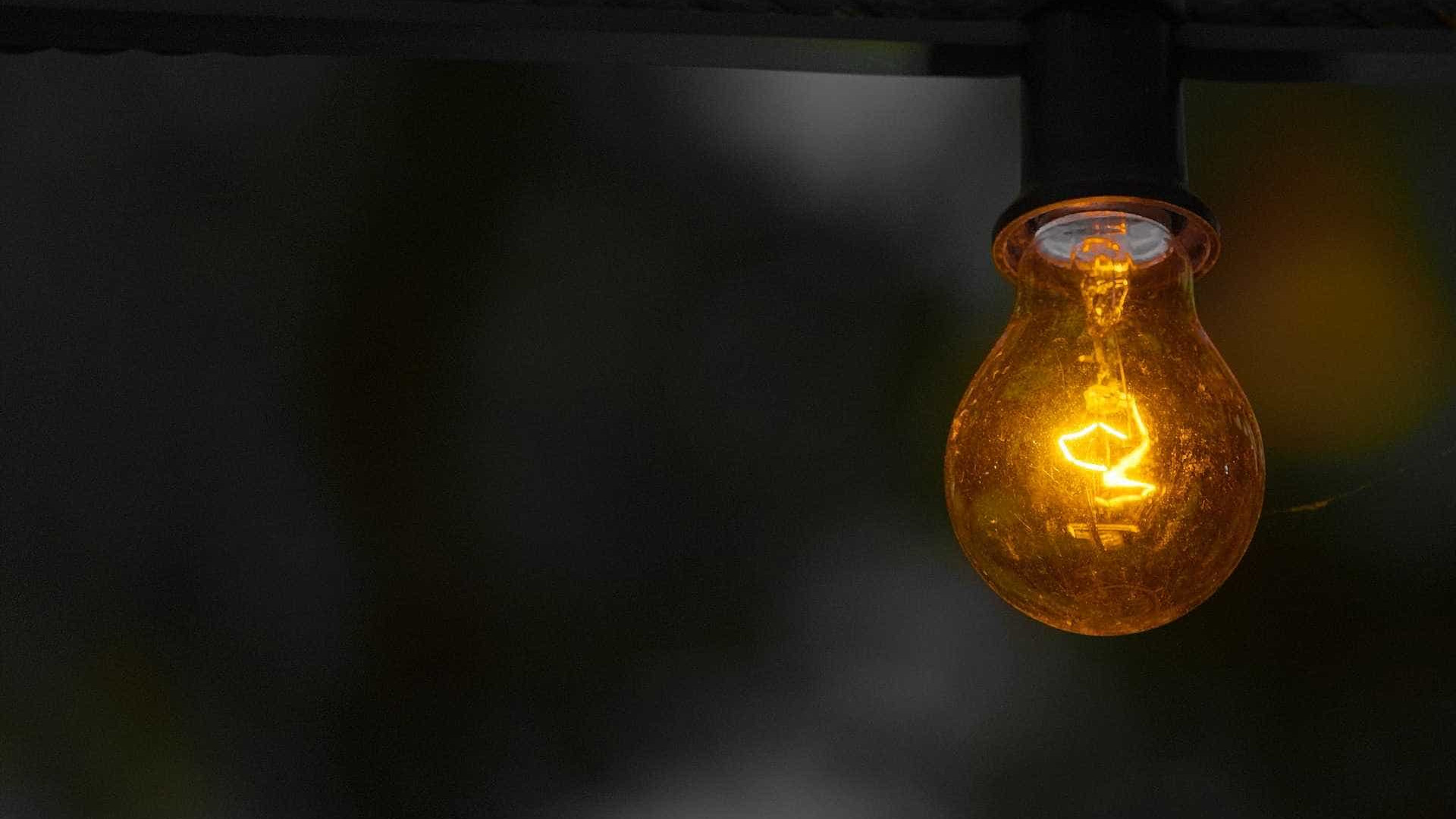 Conta de luz segue com taxa extra mais alta em agosto