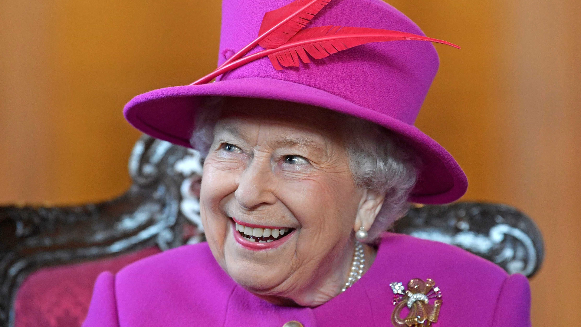 Rainha Elizabeth 2ª recebe segunda dose da vacina contra Covid