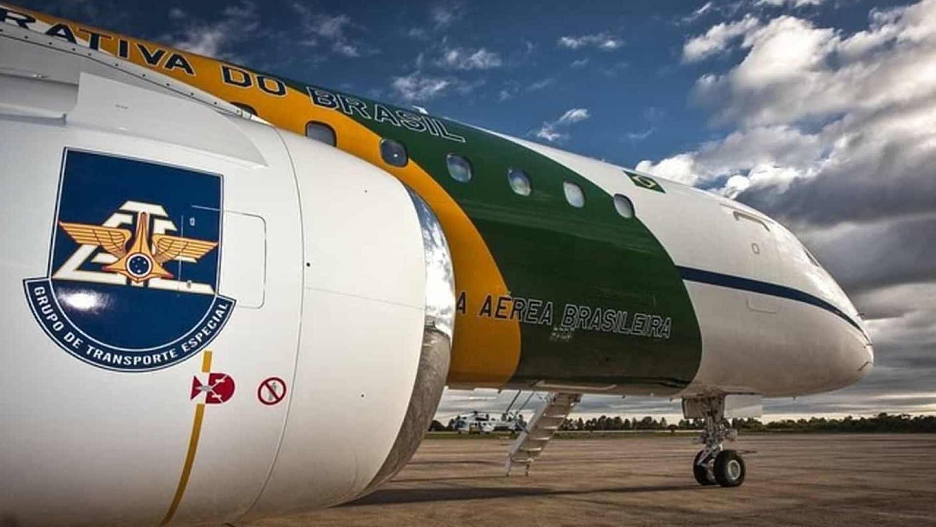 Avião da FAB que resgatará brasileiros parte para a Polônia