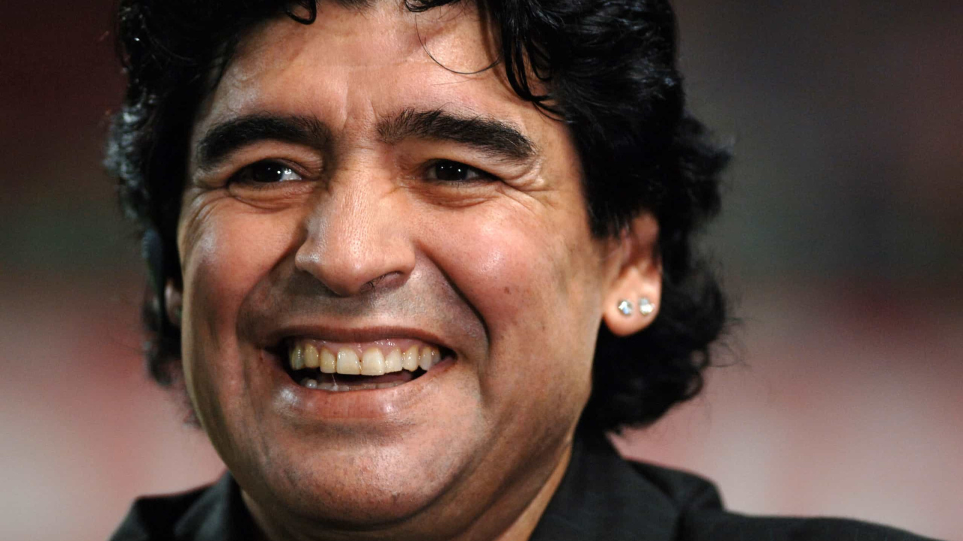 Procuradoria acusa médicos de homicídio com dolo eventual por morte de Maradona