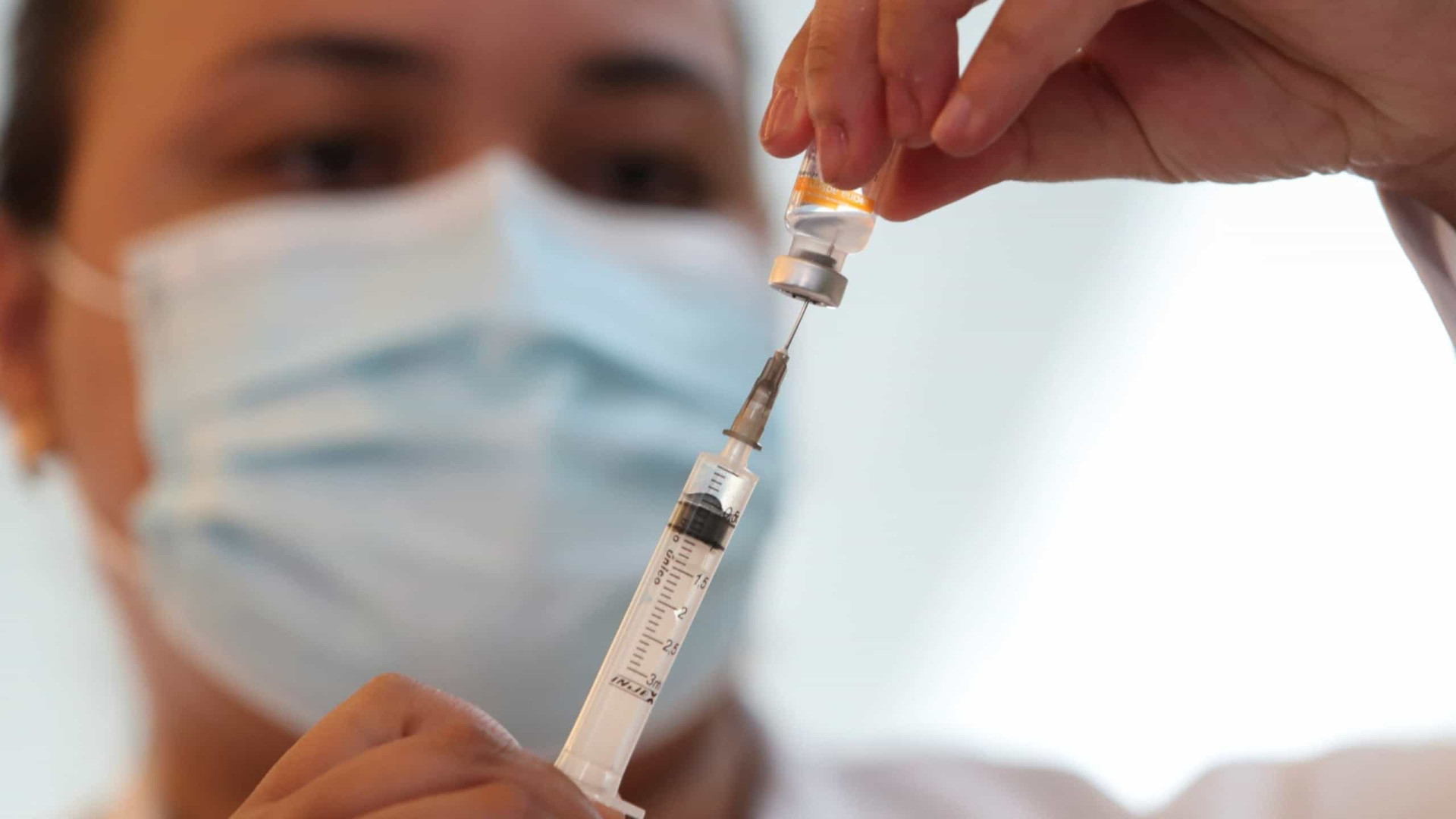 Vacinação reduz em 60% as hospitalizações por Covid-19 em Israel