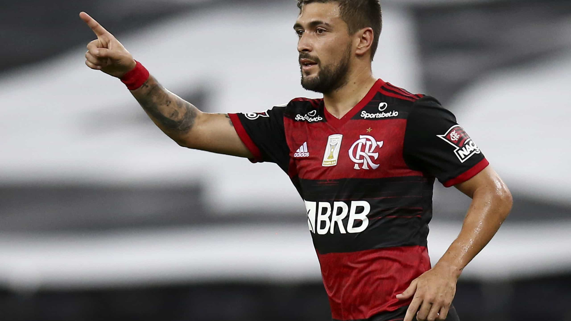 Arrascaeta celebra triunfo, mas diz que Flamengo precisa melhorar