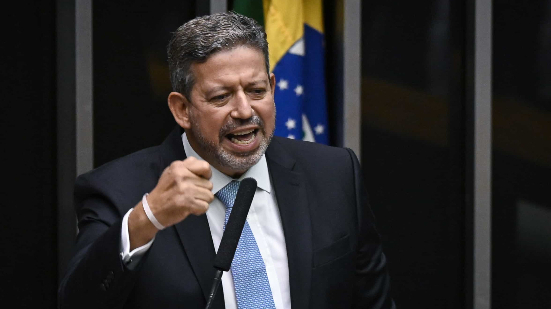 Aliado de Lira recebe 79% dos repasses do governo Bolsonaro para kit robótica