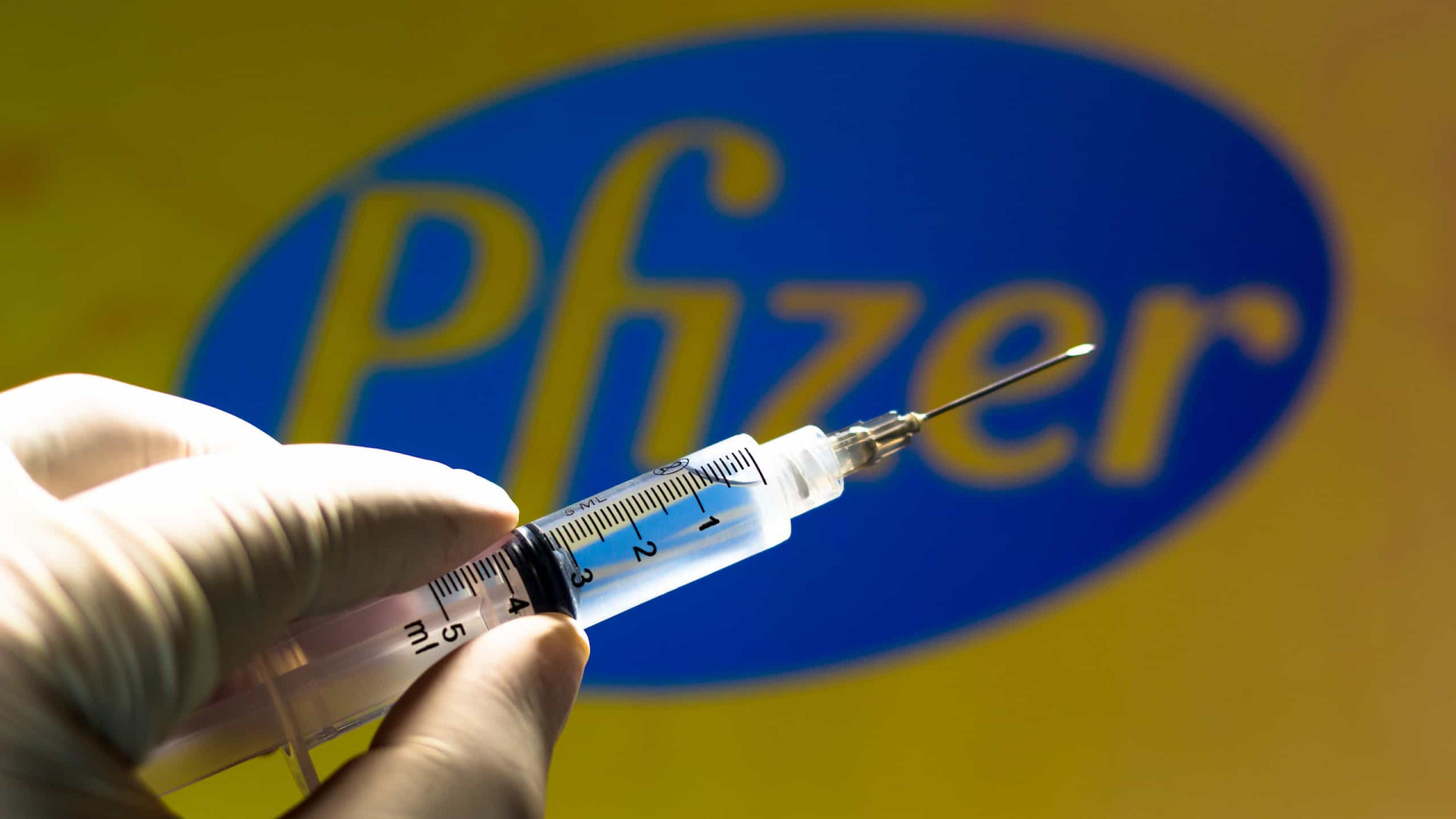 Pfizer/CEO: daremos 2 bilhões de doses de vacina contra covid-19 a países pobres