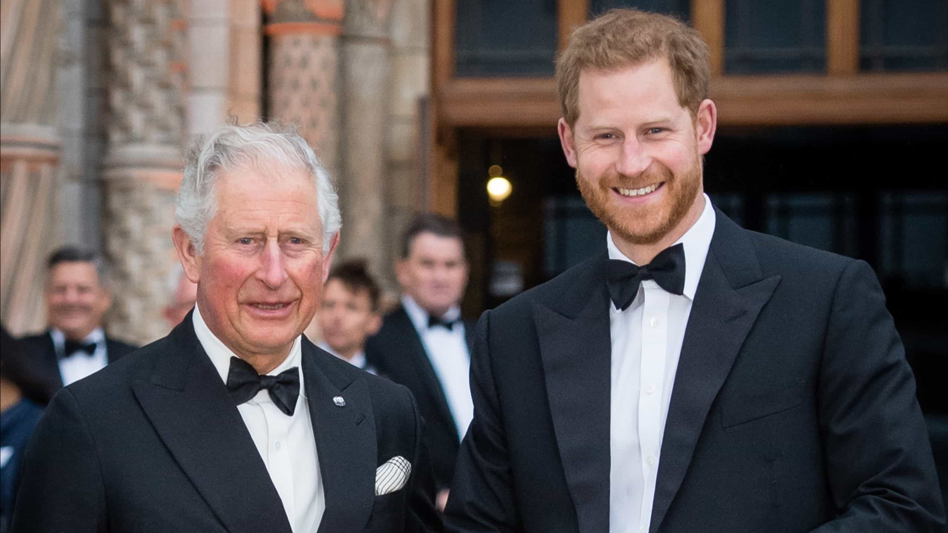 Harry irá a coroação do pai, Charles III, mas Meghan não estará no evento