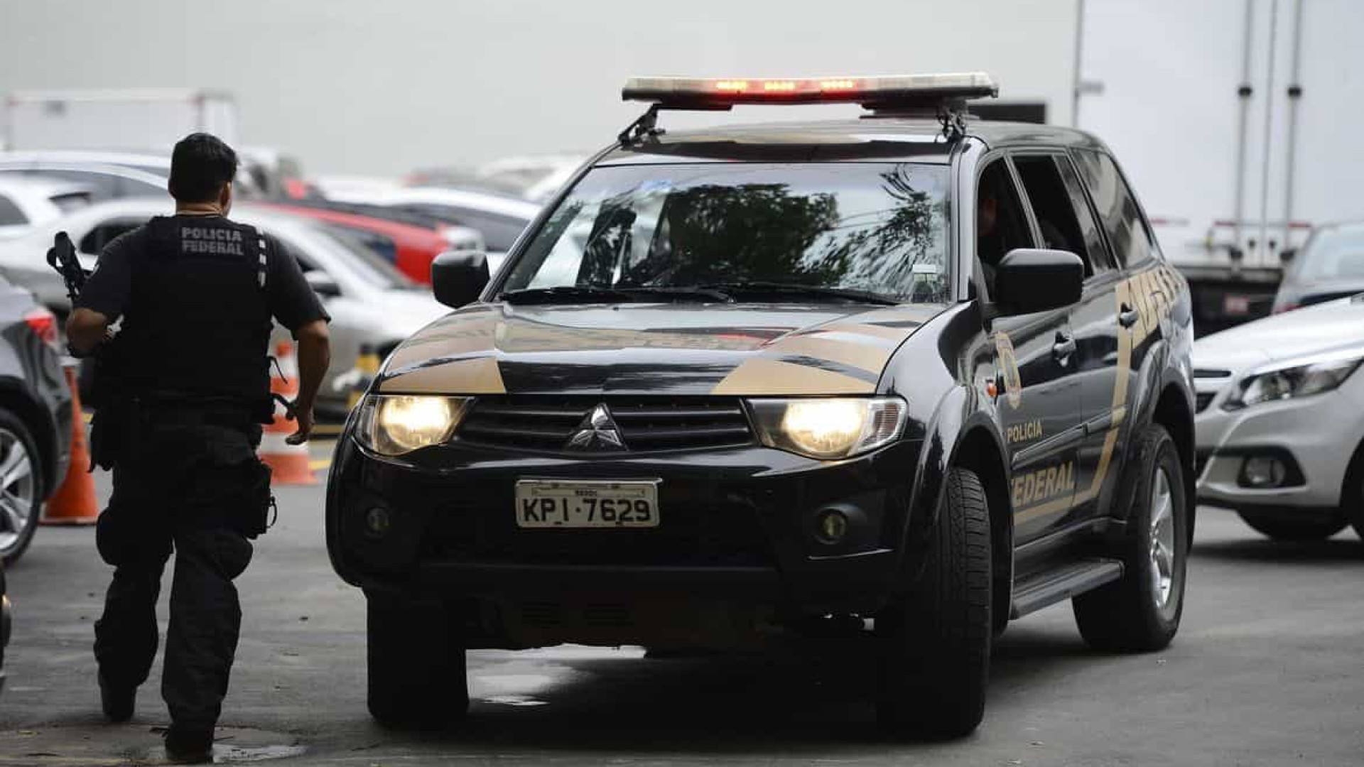 PF apreende grande quantidade de droga no litoral brasileiro