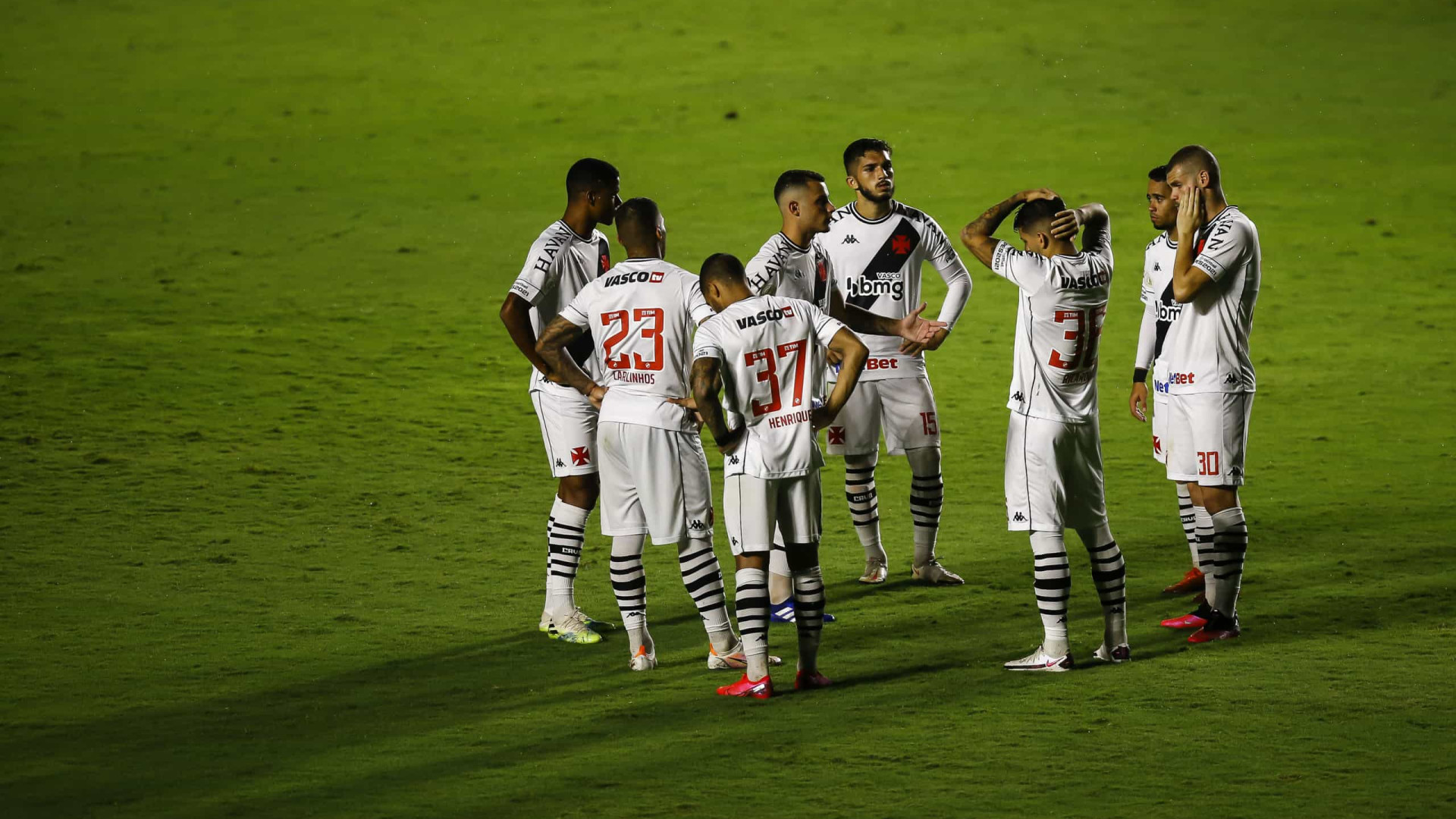 Vasco sofre, mas elimina o Boavista e está nas oitavas de final da Copa do Brasil