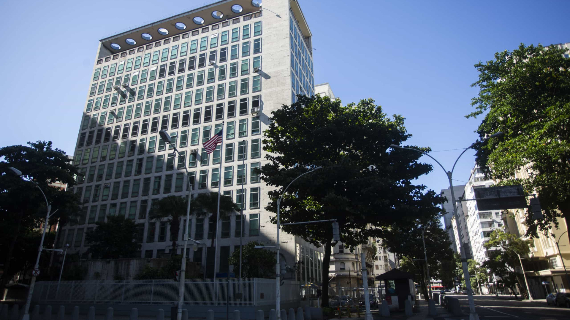 Consulados dos EUA vão retomar entrevistas para tirar visto