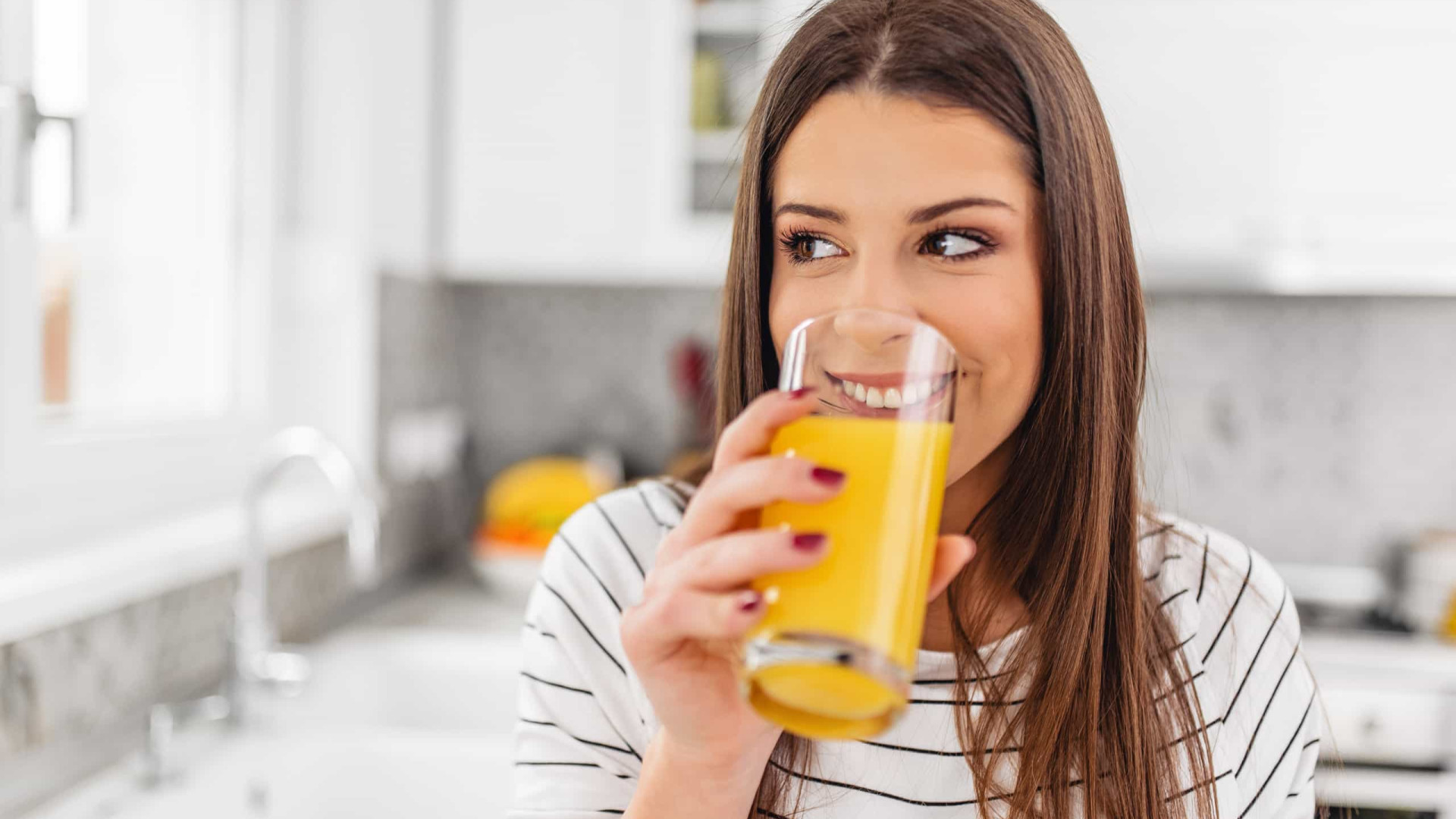 Exagerou nas refeições? Beba este suco detox (muito saudável)