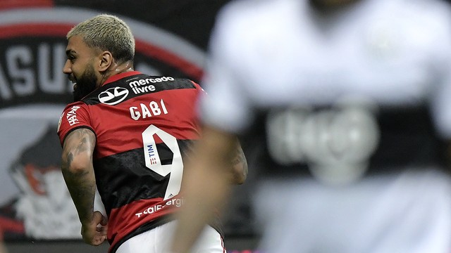 Gabriel comemora primeiro gol do Flamengo contra o Olimpia