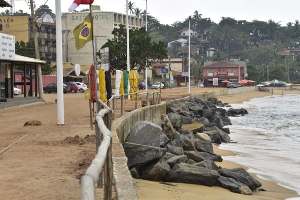 Meaípe: obras para conter erosão não ficarão prontas para o verão | CBN  Vitória