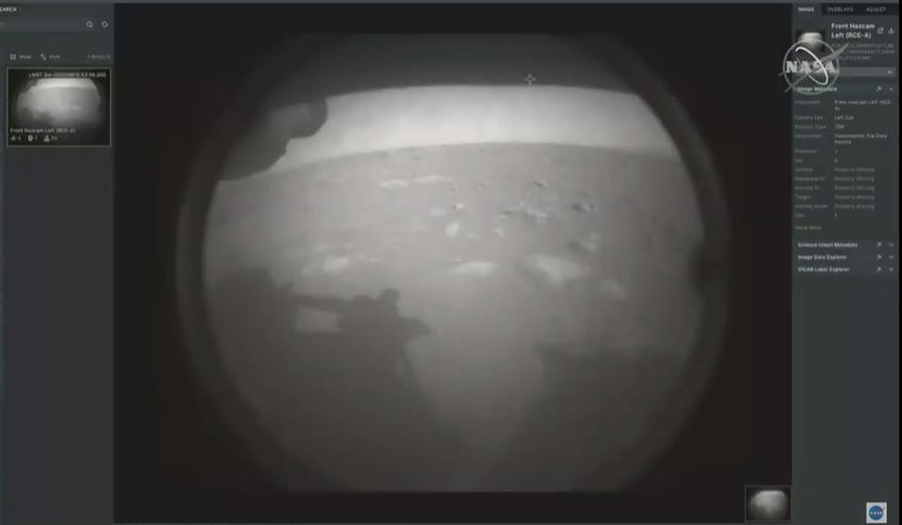 Primeira imagem de Marte transmitida pelo robô Perseverance, que pousou no planeta nesta quinta (18). - Foto: Nasa